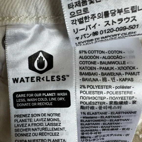 Levi's Classic White Jean Shorts - Picture 4 of 5